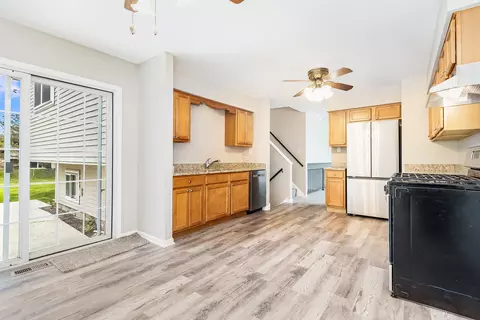 Kitchen - 3950 151st Pl, Midlothian, IL 60445 photo 1 of 3