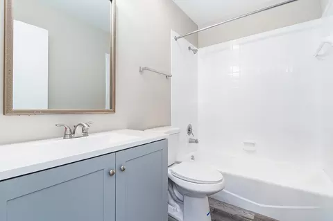 Bath - 3950 151st Pl, Midlothian, IL 60445 photo 2 of 2