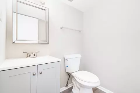 Bath - 3950 151st Pl, Midlothian, IL 60445 photo 1 of 2