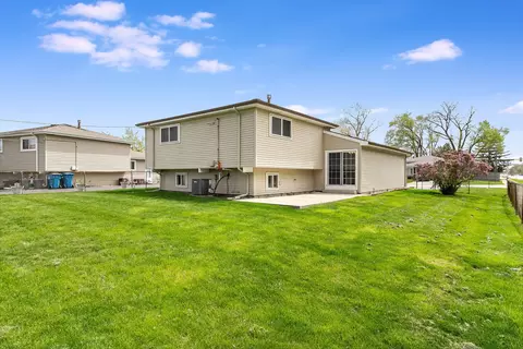 Exterior - 3950 151st Pl, Midlothian, IL 60445 photo 2 of 3