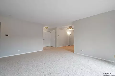 2710 Northampton Dr #D2, Rolling Meadows, IL 60008 photo 10