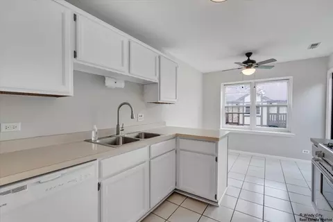 2710 Northampton Dr #D2, Rolling Meadows, IL 60008 photo 5