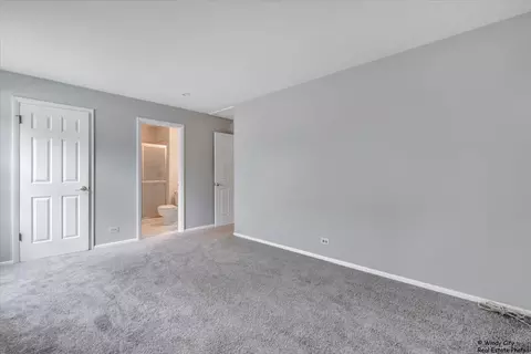 2710 Northampton Dr #D2, Rolling Meadows, IL 60008 photo 11