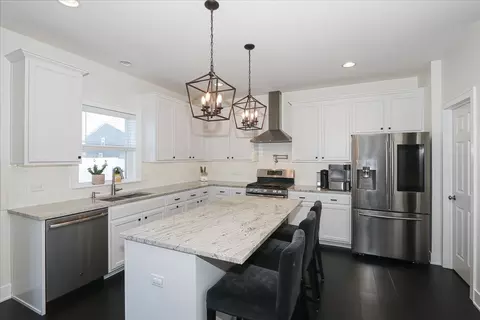Kitchen - 320 Longview Dr, Elgin, IL 60124 photo 3 of 4