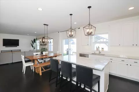 Kitchen - 320 Longview Dr, Elgin, IL 60124 photo 4 of 4