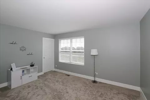 Bedroom - 320 Longview Dr, Elgin, IL 60124 photo 4 of 8