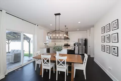 Dining - 320 Longview Dr, Elgin, IL 60124 photo 2 of 2