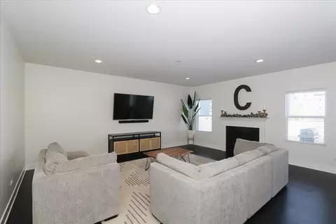 Living - 320 Longview Dr, Elgin, IL 60124 photo 3 of 6
