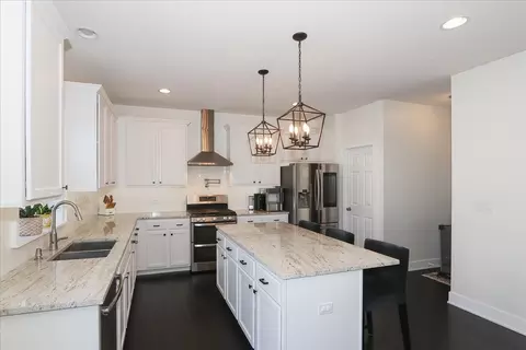 Kitchen - 320 Longview Dr, Elgin, IL 60124 photo 1 of 4