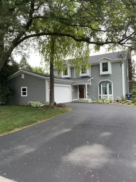 1369 Green Trails Dr, Naperville, IL 60540