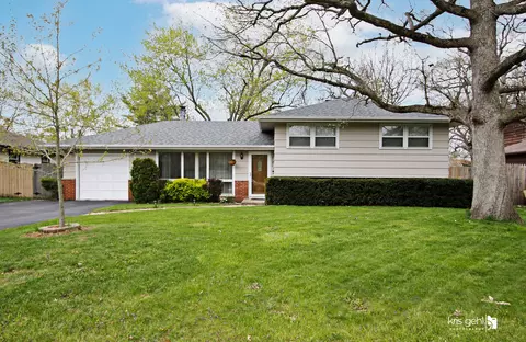 2121 Burr Oak Ln, Lindenhurst, IL 60046