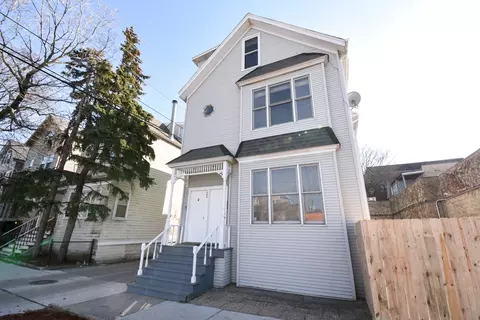 1549 W Barry Ave, Chicago, IL 60657