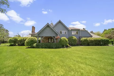 22 Old Barn Rd, Hawthorn Woods, IL 60047