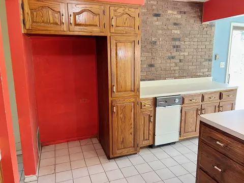 Kitchen - 3413 E Bemes Rd, Crete, IL 60417 photo 3 of 4
