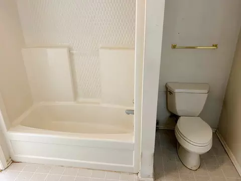 Bath - 3413 E Bemes Rd, Crete, IL 60417 photo 2 of 4