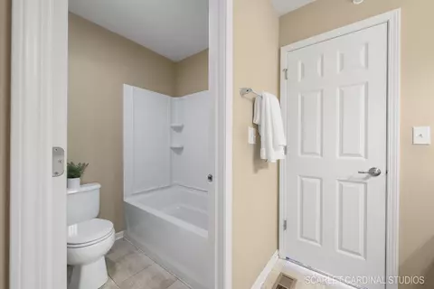 Bath - 7519 Claridge Dr #B, Bridgeview, IL 60455 photo 3 of 3