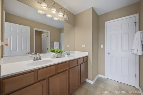 Bath - 7519 Claridge Dr #B, Bridgeview, IL 60455 photo 2 of 3