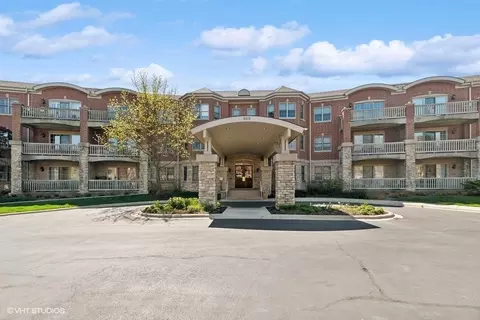 950 Augusta Way #307, Highland Park, IL 60035