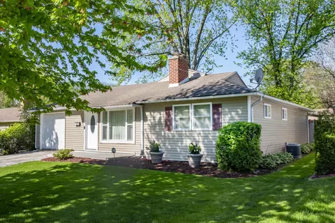 220 N Knollwood Dr, Wheaton, IL 60187