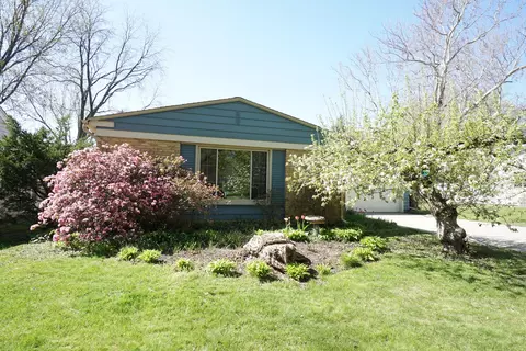 4819 Highcrest Rd, Rockford, IL 61107