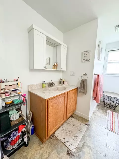 Bath - 838 E Main St, Morris, IL 60450 photo 2 of 3