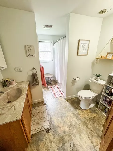 Bath - 838 E Main St, Morris, IL 60450 photo 3 of 3