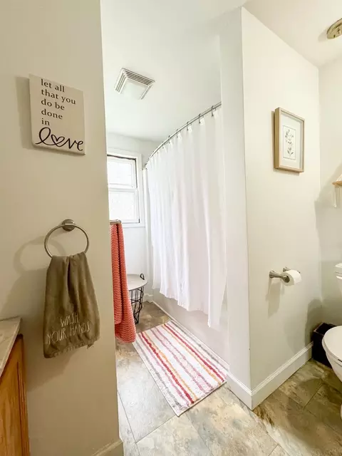 Bath - 838 E Main St, Morris, IL 60450 photo 1 of 3