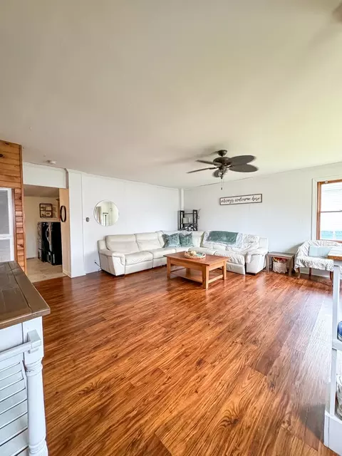 Living - 838 E Main St, Morris, IL 60450 photo 1 of 1
