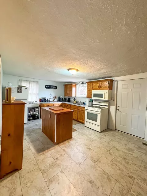Kitchen - 838 E Main St, Morris, IL 60450 photo 1 of 2