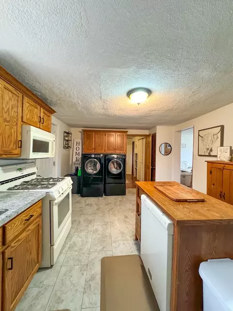 Kitchen - 838 E Main St, Morris, IL 60450 photo 2 of 2