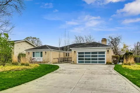 2094 Magnolia Ln, Highland Park, IL 60035