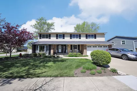 298 Smethwick Ln, Elk Grove Village, IL 60007