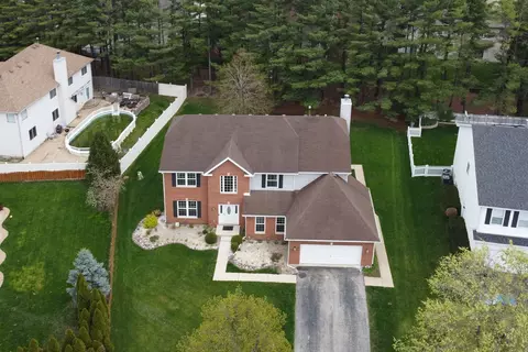 579 Old Walnut Cir, Gurnee, IL 60031