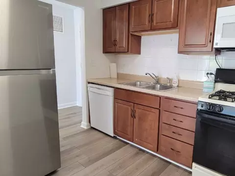 Kitchen - 5300 Carriageway Dr #304, Rolling Meadows, IL 60008 photo 2 of 2