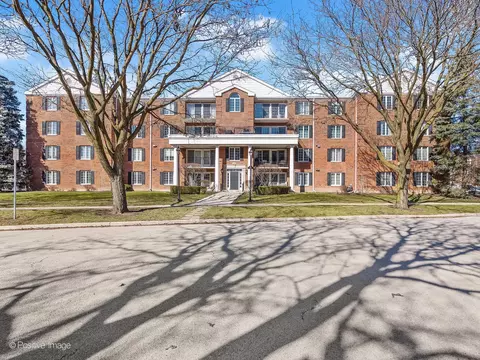 326 Park Ave #3, Clarendon Hills, IL 60514