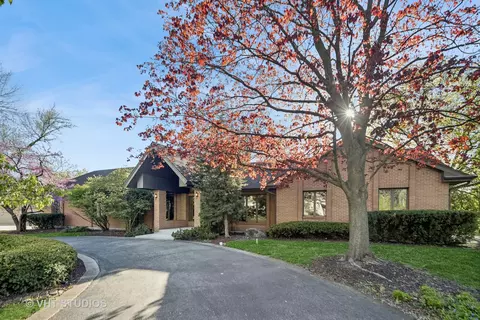 400 Ascot Ln, Oak Brook, IL 60523