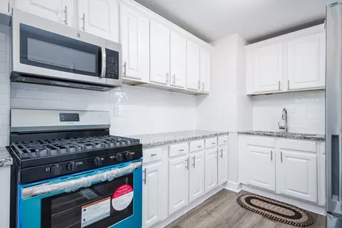 Kitchen - 809 Taylor Ave, Aurora, IL 60506 photo 2 of 2