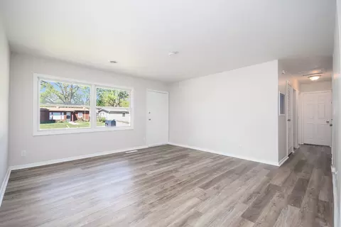 Living - 809 Taylor Ave, Aurora, IL 60506 photo 2 of 4