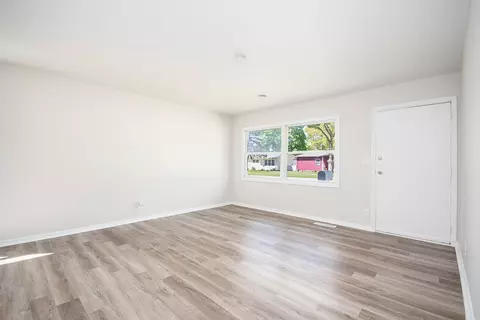 Living - 809 Taylor Ave, Aurora, IL 60506 photo 1 of 4
