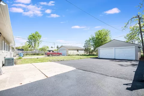 Exterior - 809 Taylor Ave, Aurora, IL 60506 photo 3 of 5
