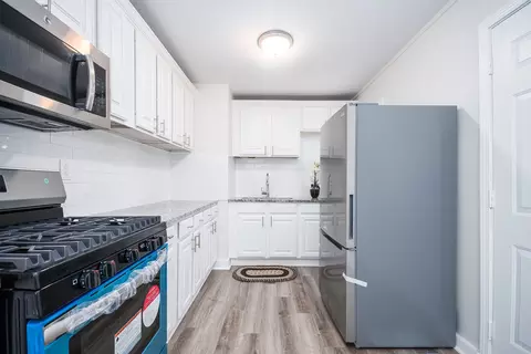 Kitchen - 809 Taylor Ave, Aurora, IL 60506 photo 1 of 2
