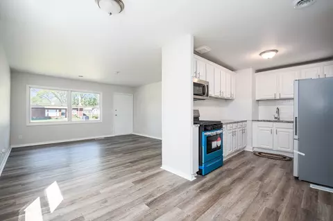 Living - 809 Taylor Ave, Aurora, IL 60506 photo 4 of 4
