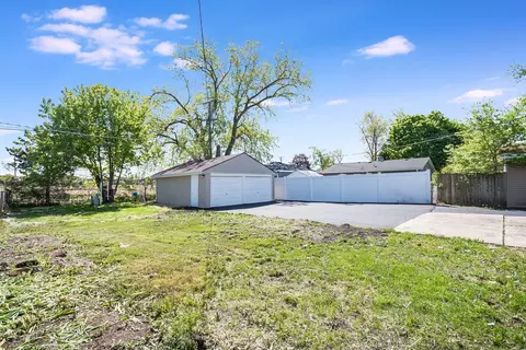Exterior - 809 Taylor Ave, Aurora, IL 60506 photo 4 of 5