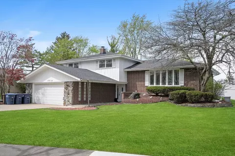1914 72nd St, Darien, IL 60561