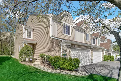 110 Locksley Dr, Streamwood, IL 60107