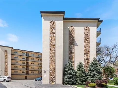4572 N Milwaukee Ave #2C, Chicago, IL 60630