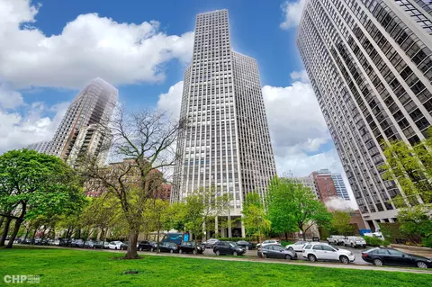 2626 N Lakeview Ave #1202, Chicago, IL 60614