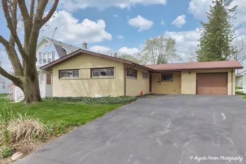 104 Lincoln Ave, Round Lake, IL 60073
