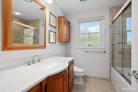 Bath - 100 Devon Ln, Naperville, IL 60540 photo 4 of 4