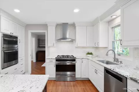 Kitchen - 100 Devon Ln, Naperville, IL 60540 photo 3 of 3